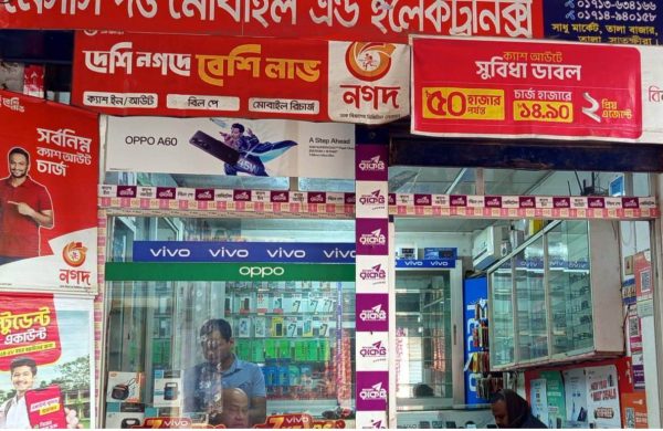 Yigitlarning kamerada siljishi pornosi